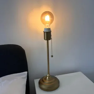 Brass lamp with sodium bulb