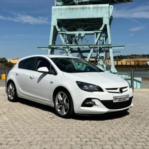 2014 Vauxhall Astra 1.4i 16v Turbo Limited Edition 5dr Hatchback Petrol Manual - Image 2