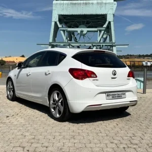 2014 Vauxhall Astra 1.4i 16v Turbo Limited Edition 5dr Hatchback Petrol Manual - Image 6