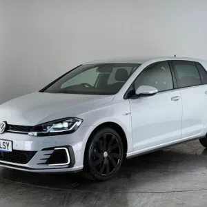 2017 Volkswagen Golf 1.4 TSI GTE Advance DSG 5-door Hatchback - Image 3