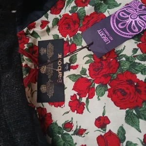 Barbour Childs Waxed Liberty Rose Print Jacket Size 10/11 L. With Label - Image 3