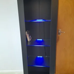 Freestanding black unit