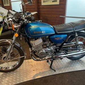 1976 SUZUKI GT 500 ** CONCOURS CONDITION ** FANTASTIC JAPANESE'S CLASSIC** - Image 4