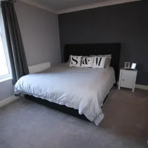 ROOM AVAILABLE - Image 3