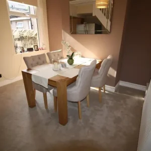 ROOM AVAILABLE - Image 4