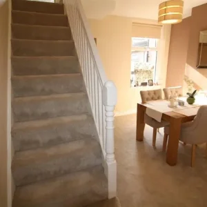 ROOM AVAILABLE - Image 6