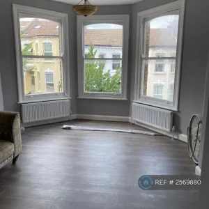 2 bedroom flat in Duckett Road, London, N4 (2 bed) (#2569880)