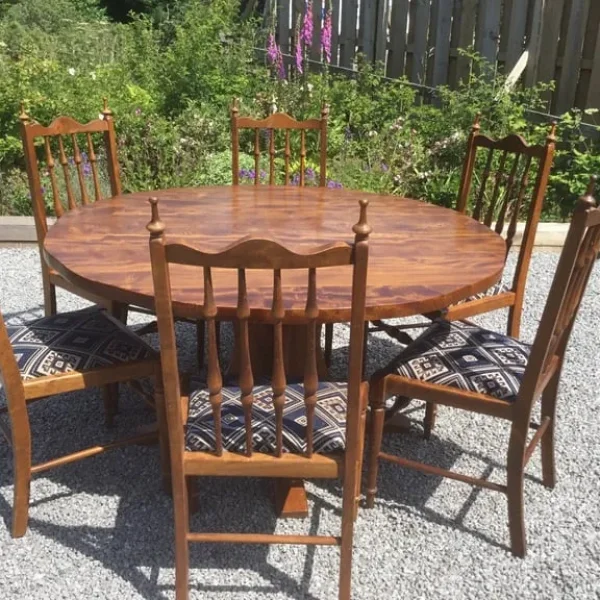 Dining table & chairs