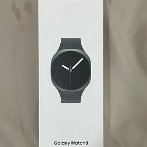 Brand New Samsung Galaxy Watch 8 - 44mm BT Smartwatch in Graphite
