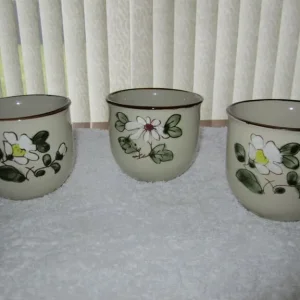 Three Made in North Korea decorative round glazed bowls, 10cm height and diameter - Image 2
