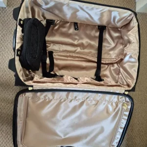 Vintage Retro Antler wheeled case 62cm t x 27cm d x 42cm w with extendable handle and 2 wheels