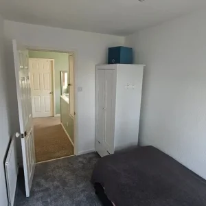 Single Room + Driveway Parking - Image 2