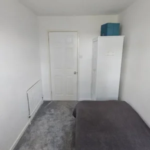 Single Room + Driveway Parking - Image 5