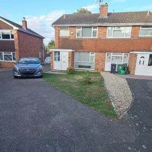 Single Room + Driveway Parking - Image 6