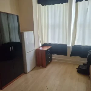 DOUBLE ROOM FOR RENT - Image 2