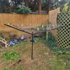Rotary clothes airer