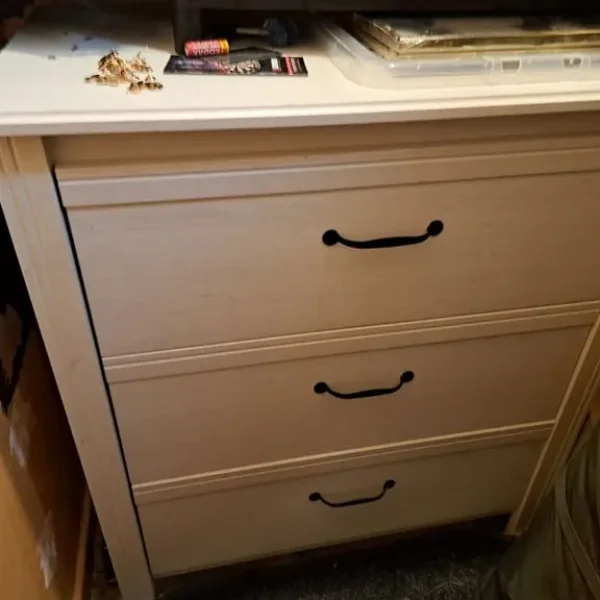 White chest of drawers