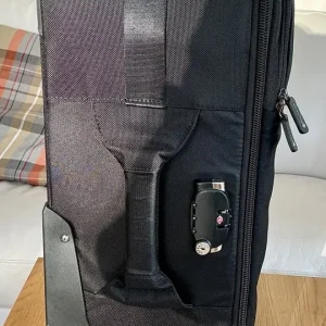 Think Tank V3 Airport Security Messenger Camera Bag, As New - Image 4