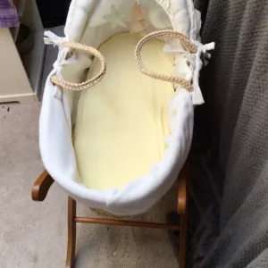 Moses basket and stand - Image 5