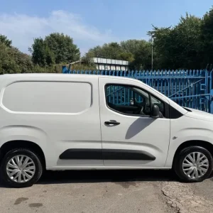 2021 Peugeot Partner 1.5 BlueHDi Panel Van SWB - Image 4