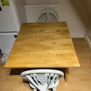 Leaf dining table with 2 chairs