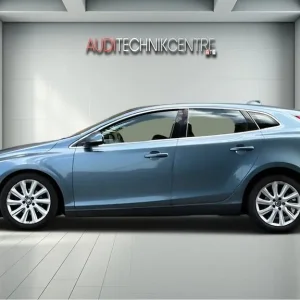 2013 Volvo V40 D2 SE Lux Hatchback Diesel Manual - Image 4