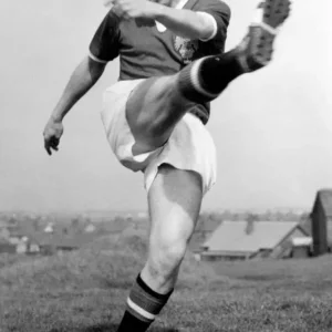 BOBBY CHARLTON HAND SIGNED - Image 4