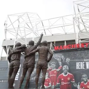 BOBBY CHARLTON HAND SIGNED - Image 5