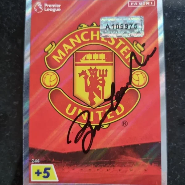 BOBBY CHARLTON HAND SIGNED
