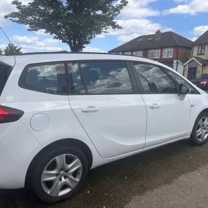 7 seater car (ULEZ compliant) - Image 4