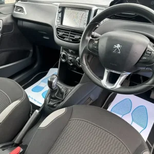 2014 Peugeot 208 1.2 VTi Style 3dr Hatchback - Image 2