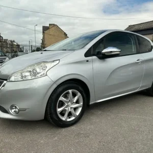 2014 Peugeot 208 1.2 VTi Style 3dr Hatchback - Image 3
