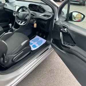 2014 Peugeot 208 1.2 VTi Style 3dr Hatchback - Image 5