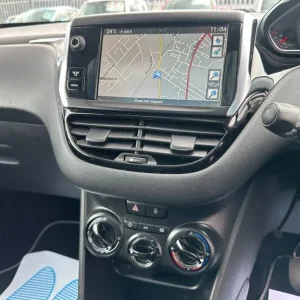 2014 Peugeot 208 1.2 VTi Style 3dr Hatchback - Image 7