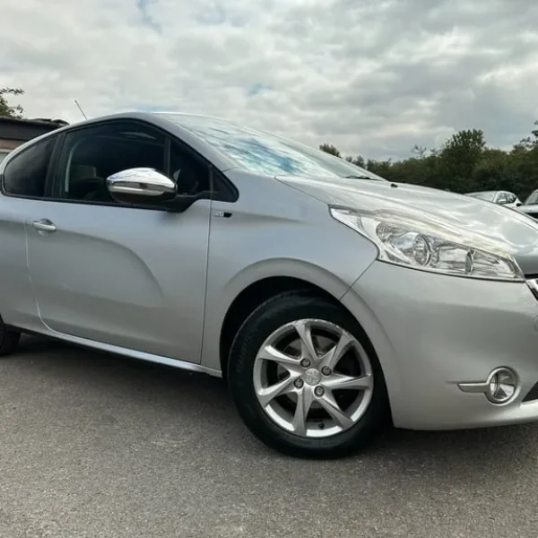 2014 Peugeot 208 1.2 VTi Style 3dr Hatchback