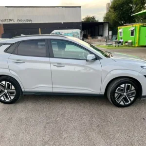 2023 Hyundai KONA Electric 5-door SUV with all the smart features - Image 5