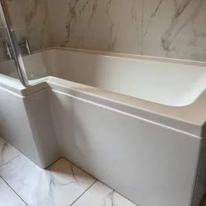 L shape bathtub 1700x850 with side panels and easy-clean screen - Image 4