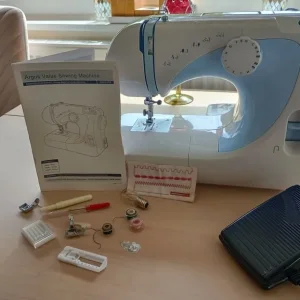 Like-new sewing machine - Image 2