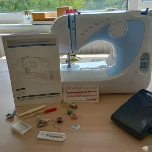 Like-new sewing machine - Image 4