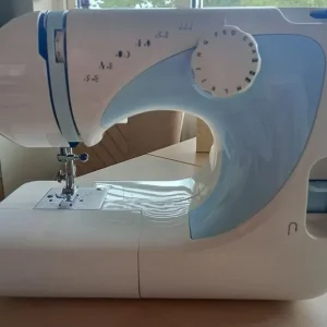 Like-new sewing machine - Image 5