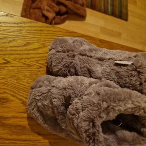 Slippers Grey Bedroom Athletics size 7-8 Brand New with Tags - Image 3