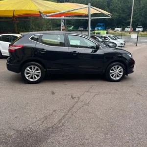 2017 Nissan Qashqai DCI ACENTA SMART VISION Hatchback Diesel Manual - Image 6