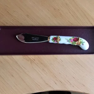ROYAL ALBERT BONE CHINA SPREADER