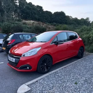 2015 Peugeot 208 1.2 petrol hatchback - Image 2