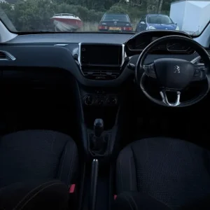 2015 Peugeot 208 1.2 petrol hatchback - Image 6