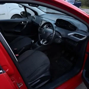 2015 Peugeot 208 1.2 petrol hatchback - Image 7