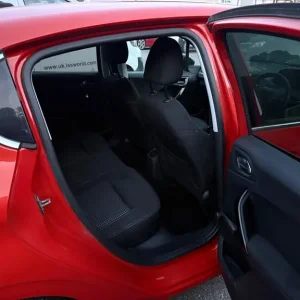 2015 Peugeot 208 1.2 petrol hatchback - Image 8