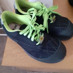 Ladies safety shoes sz 3 hybrid - Image 2