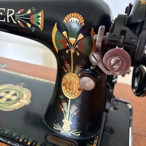 1916 Singer 66 with Lotus decal in cabinet - Image 5