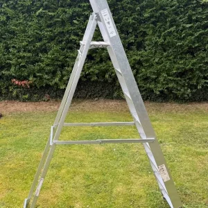 Lyte Class 1 MagnaStep Aluminium Stepladder 7 Tread - Image 4